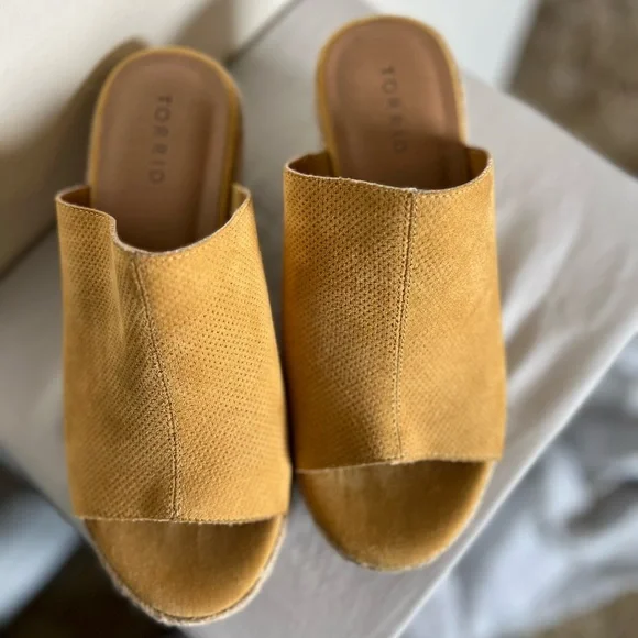 Torrid 9W Platform Espadrille Wedge Sandals - Picture 3 of 13